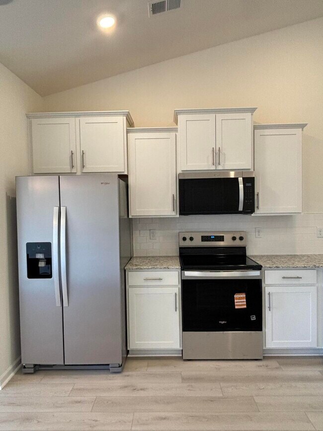 Building Photo - 372 Acorn St