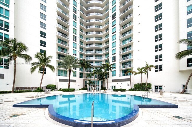 Building Photo - 300 S Biscayne Blvd