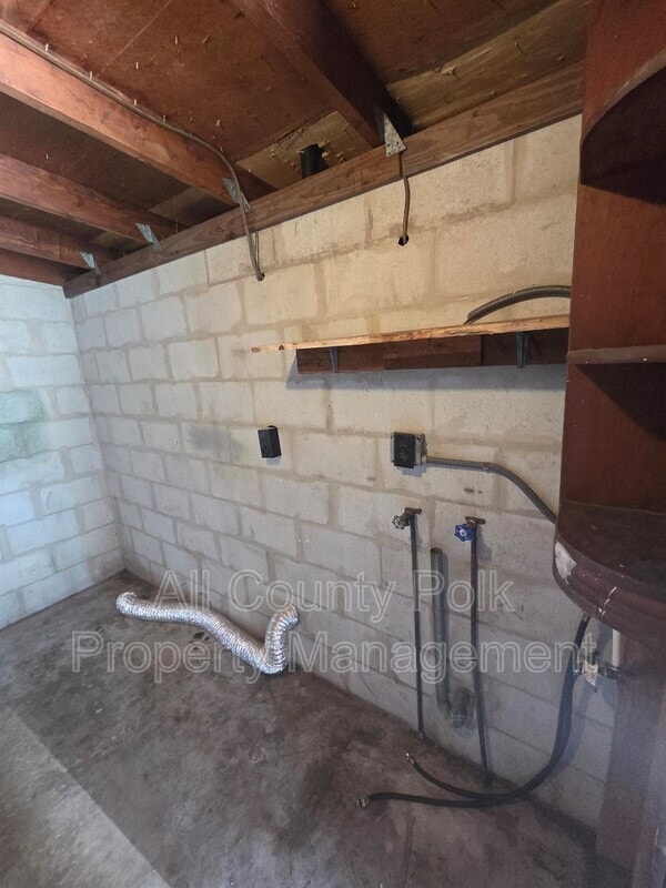 Building Photo - 2807 Hertha Ave