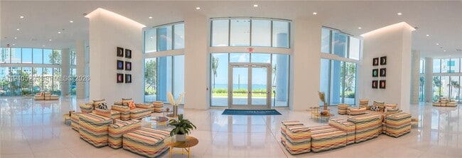 Building Photo - 700 NE 26th Terrace