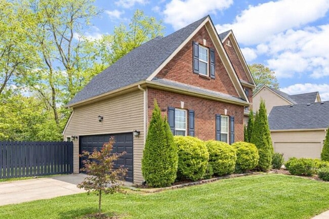 Building Photo - 2505 Eastway Dr