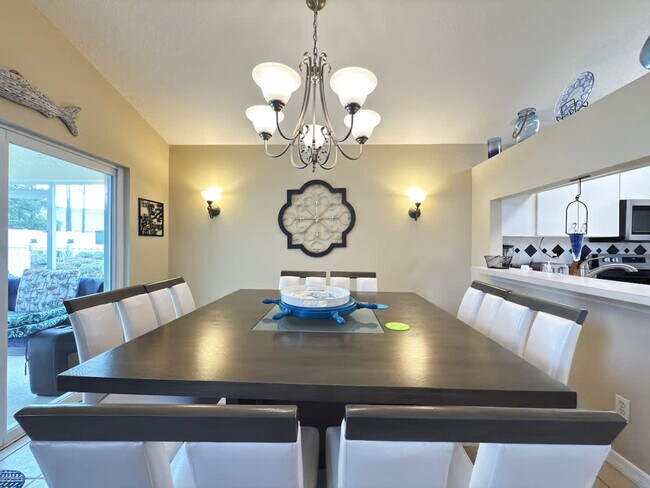 Building Photo - 900 Oxford Dr