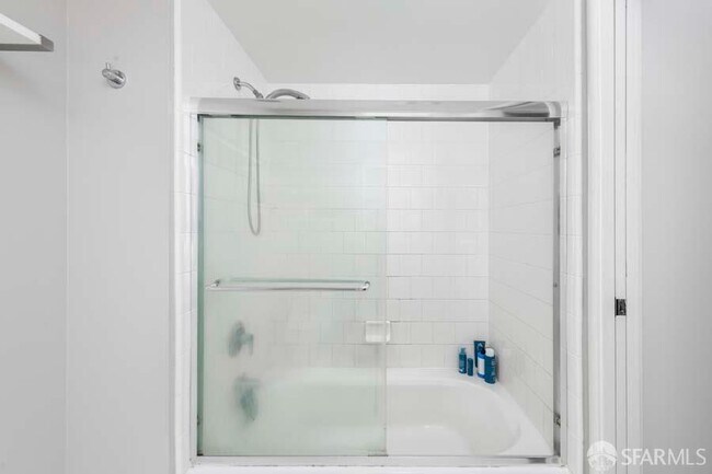 Building Photo - 403 Main St