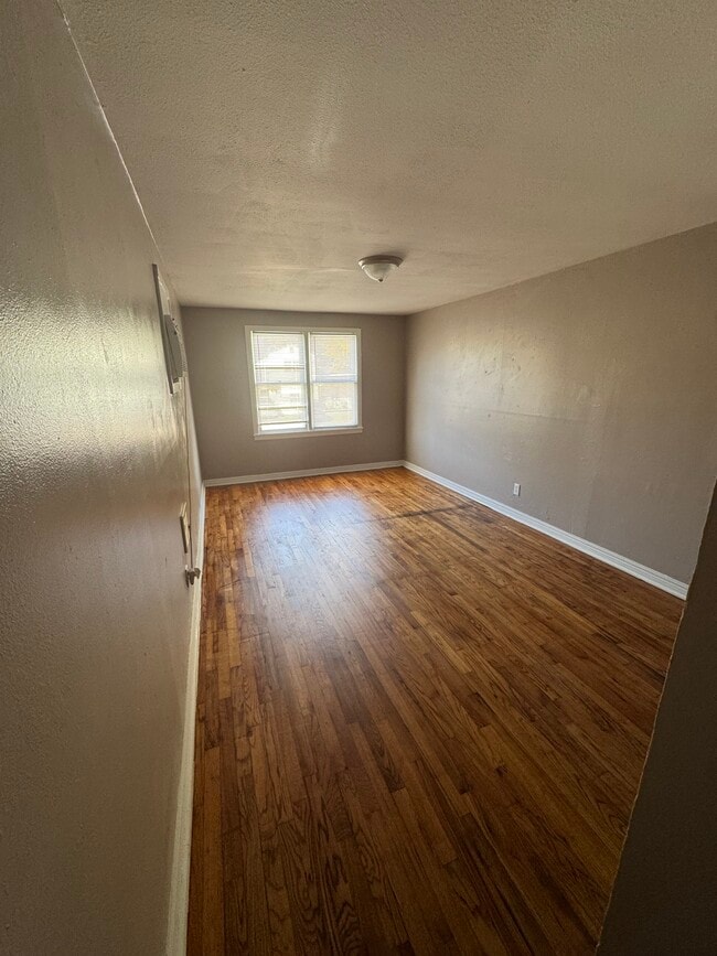 Building Photo - 3400 SE 20th St