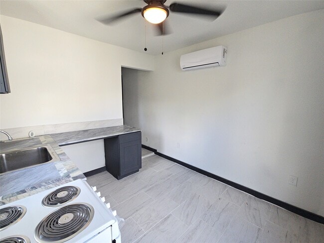 Building Photo - 9010 Linda Vista Rd