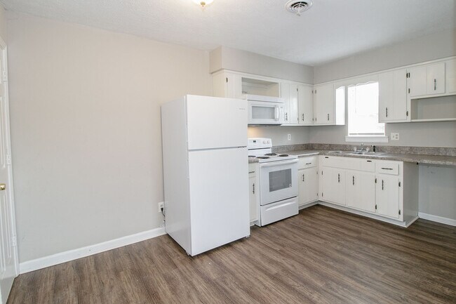 Building Photo - 20-420 Thompsonville Ln