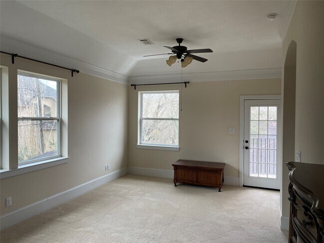 Building Photo - 5105 Maple St