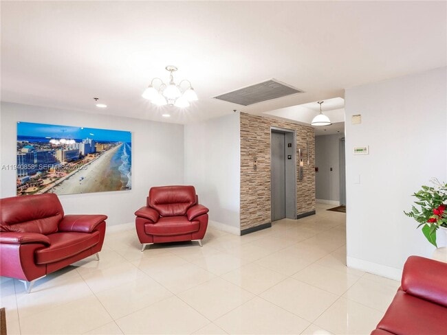 Building Photo - 1825 W 44th Pl