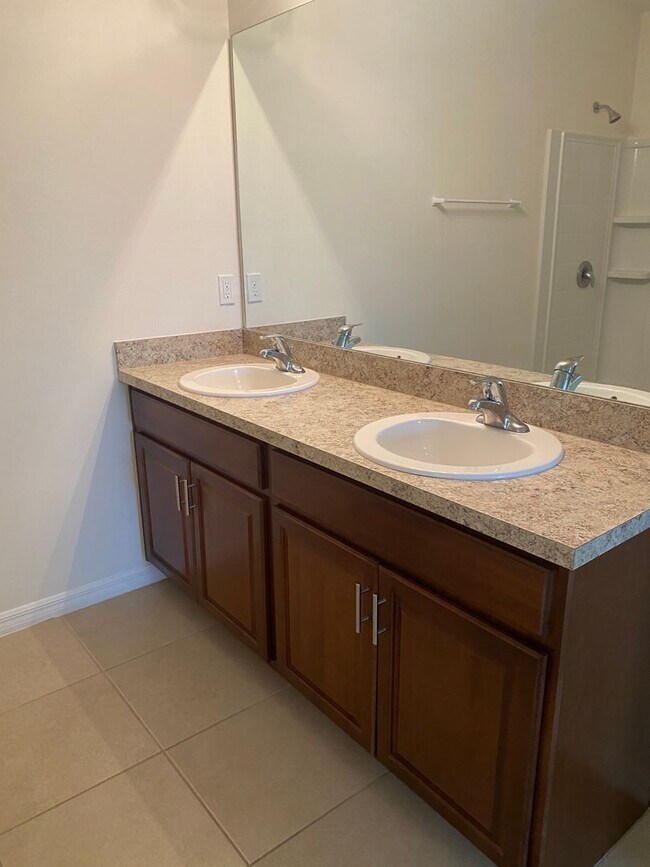 Building Photo - Welcome Home! 3BR/2BA Single-Family Home w...