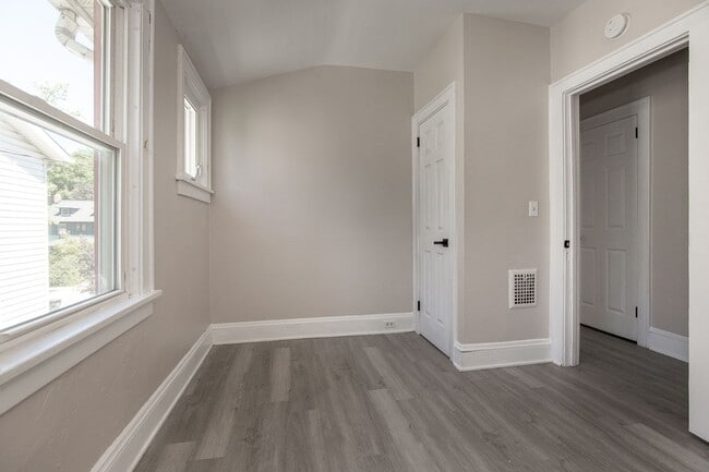 Building Photo - 3300 Dellwood Rd