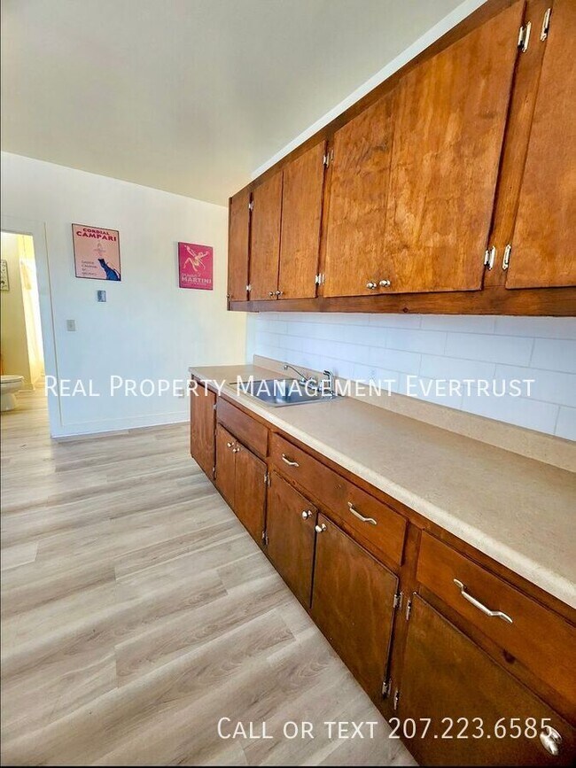 Building Photo - 53 Wood St