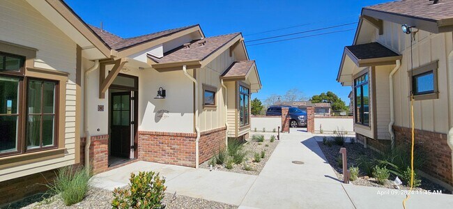 Building Photo - 520 E Clark Ave