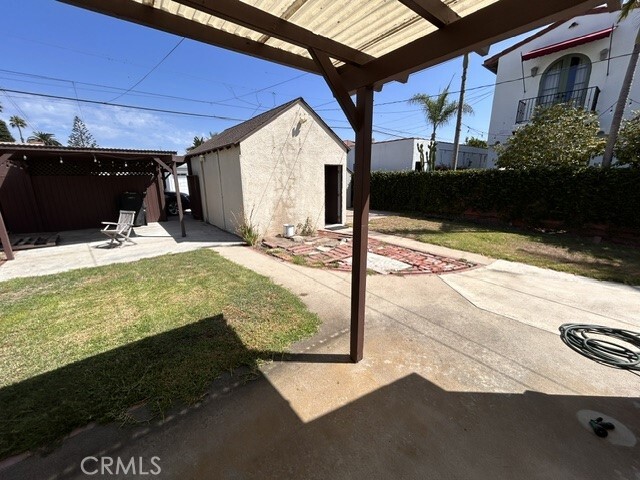 Building Photo - 209 Avenue E