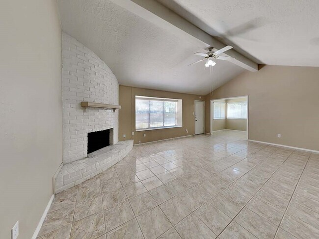 Building Photo - 22610 Meadowgate Dr