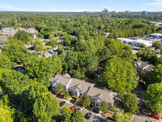 Building Photo - West Oaks, Three Bedroom Two Bath Apartment