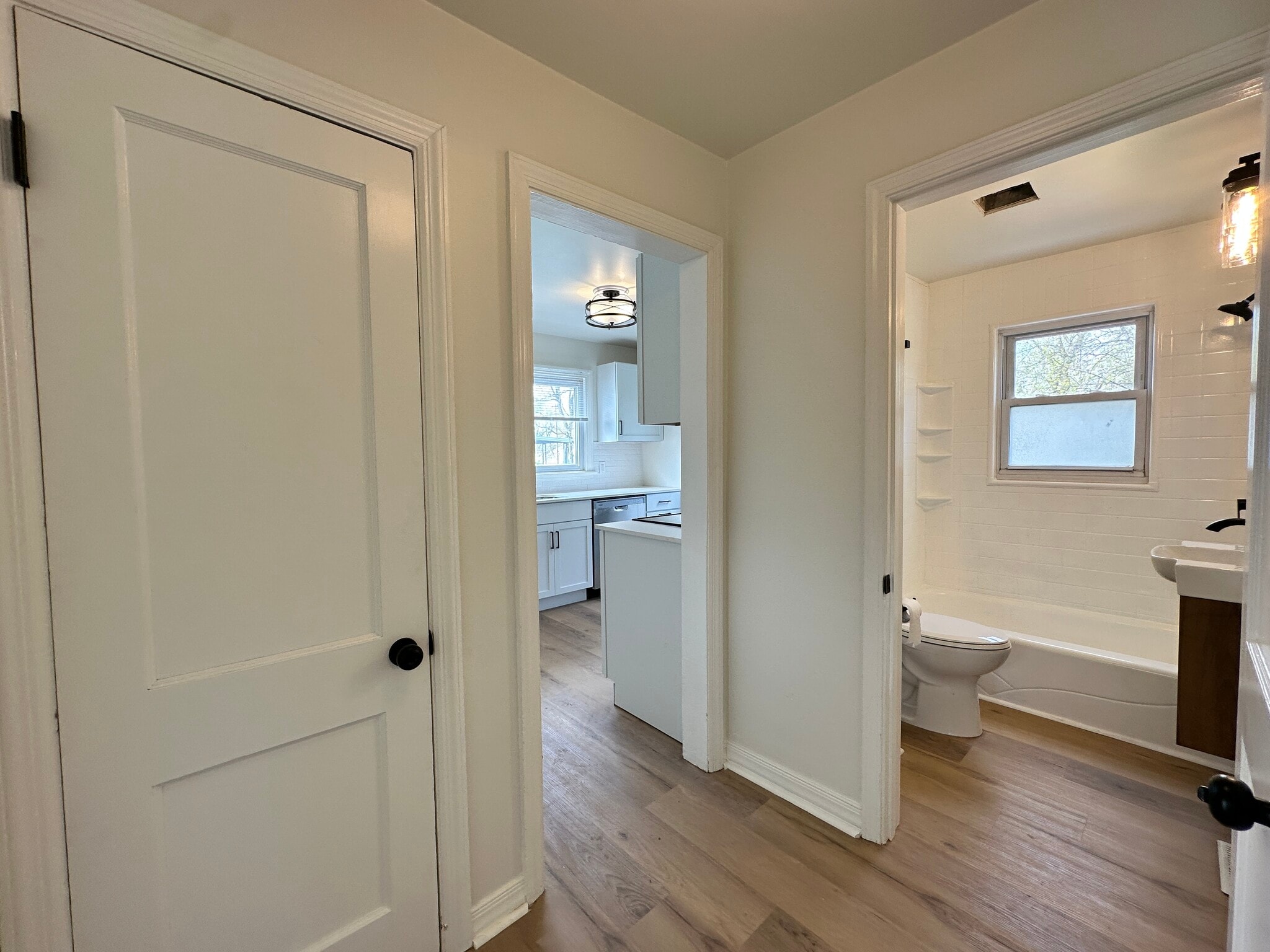 Building Photo - 307 S 5th Ave