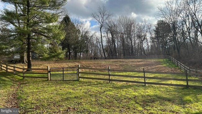 Building Photo - 136 Cedar Knoll Rd