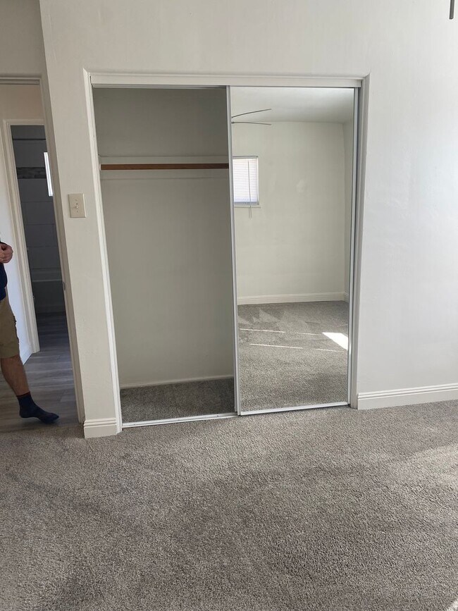 Building Photo - Sweet 4 bd, 2 bath, 2+car garage near MidTown