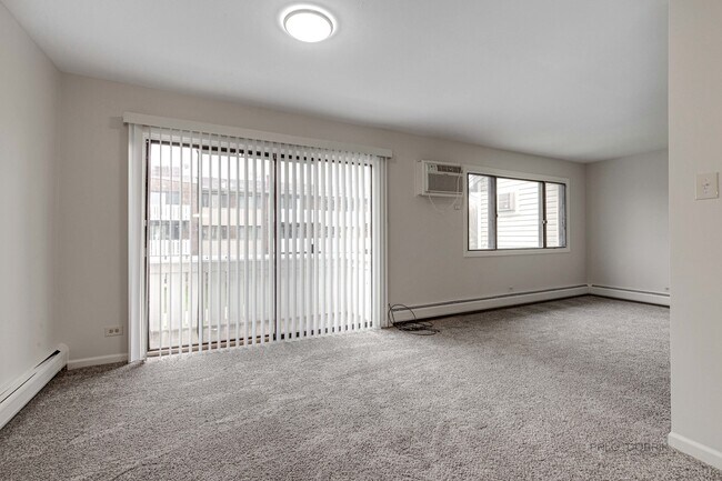 Building Photo - 2200 Bayside Dr