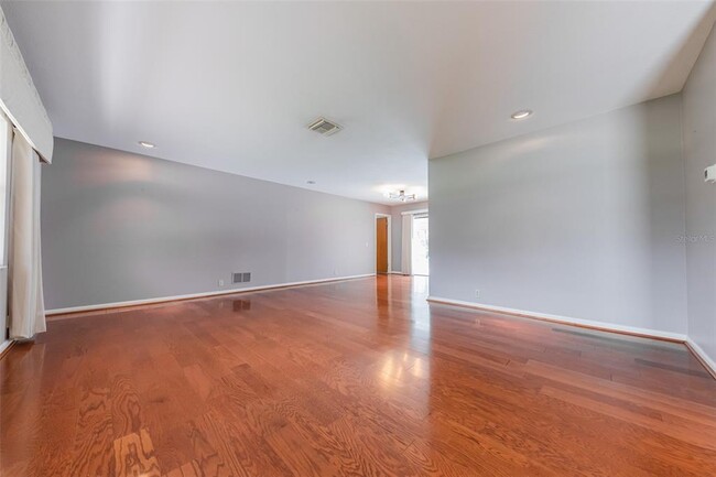Building Photo - 308 Hernando Rd