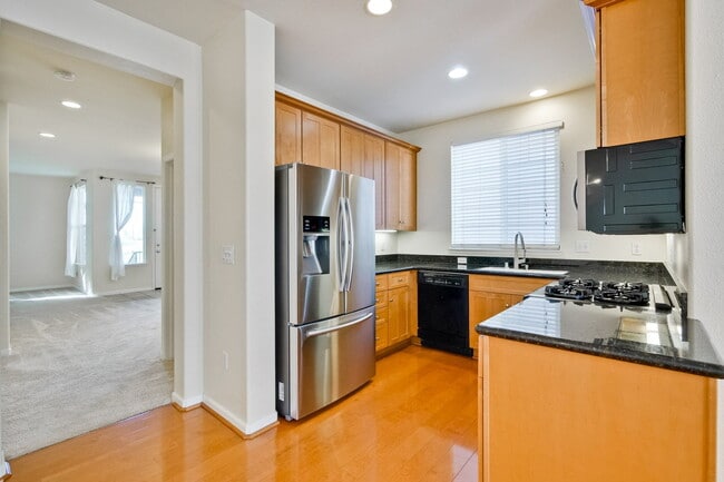 Building Photo - Large, Bright and Beautiful 3BR/2.5BA/2,195sf home in great condition!