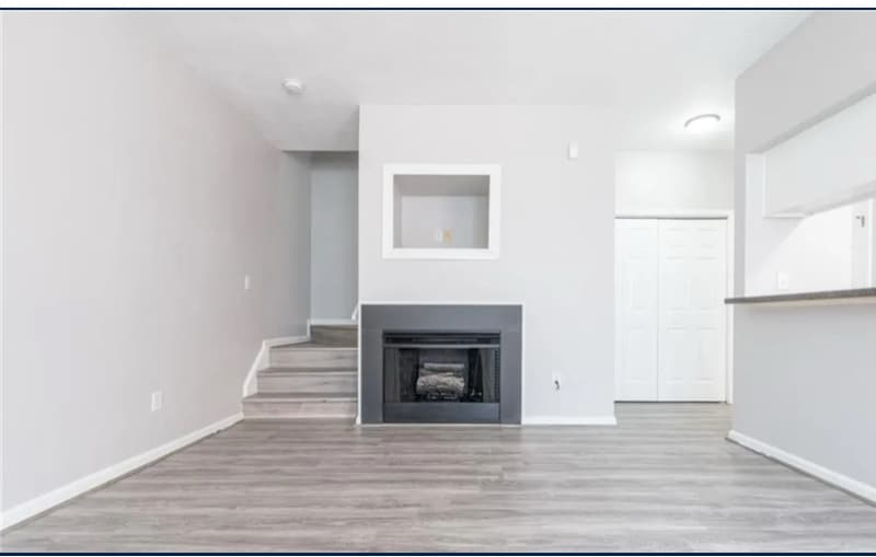 Building Photo - 302 Primrose Ln