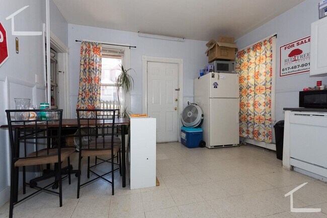 Building Photo - 9/1 Spacious 3BR apartment in Mission Hill
