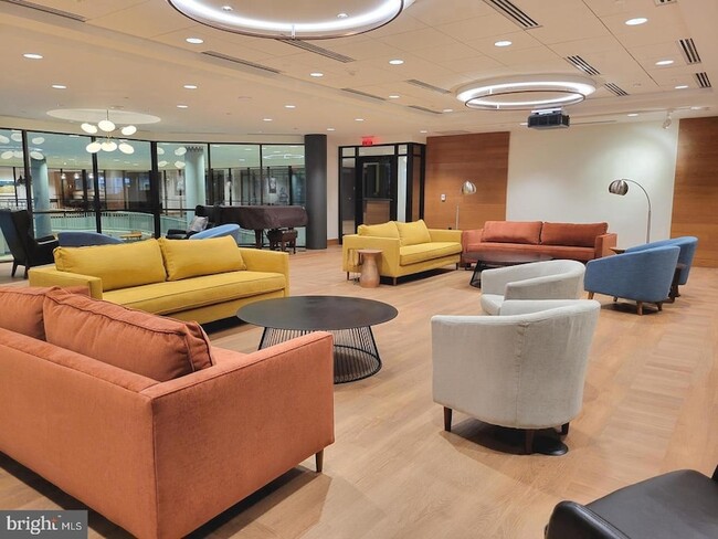 Building Photo - 5903 Mt Eagle Dr