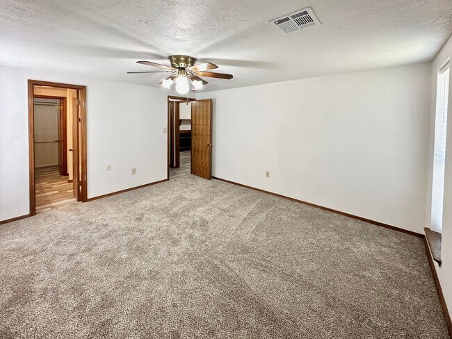 Building Photo - 2502 NE Kingsbriar Pl