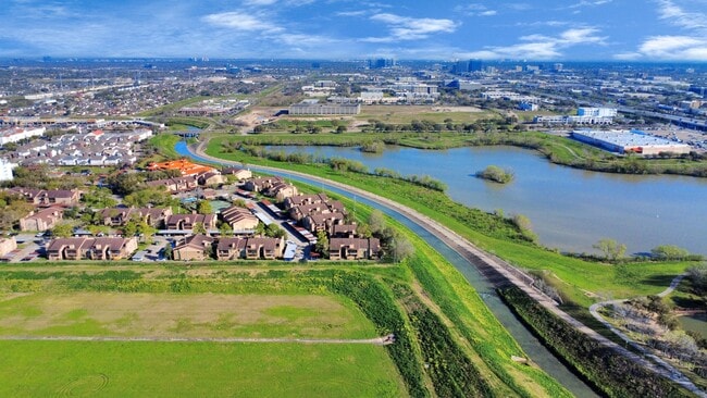 Building Photo - 10555 Turtlewood Ct