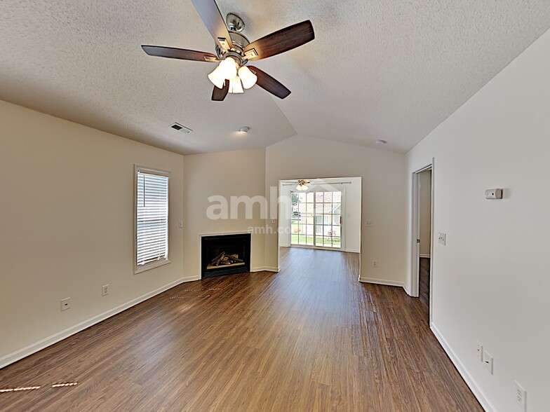 Building Photo - 106 Charlotte Ct