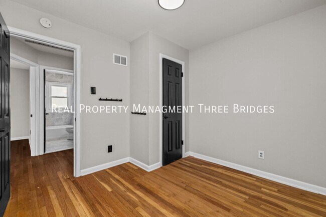 Building Photo - 110 Birchwood Dr
