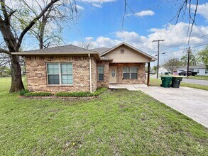 Building Photo - Beautiful 3-Bedroom Home with Spacious Layout