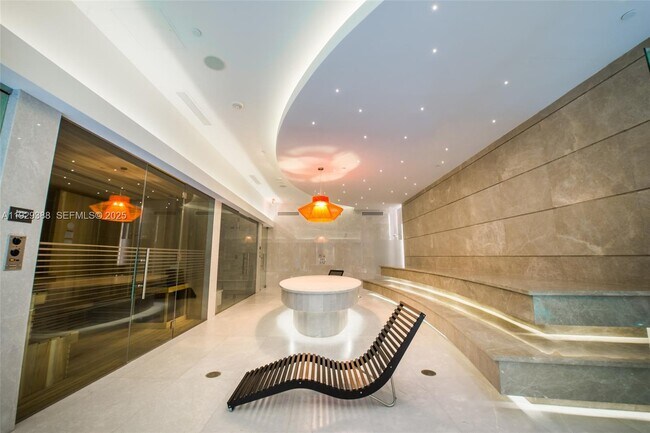 Building Photo - 1010 Brickell Ave