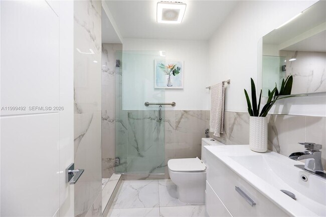 Building Photo - 7125 Los Pinos Blvd