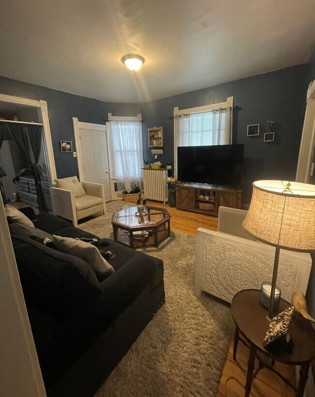 Building Photo - 2627 N Bartlett Ave