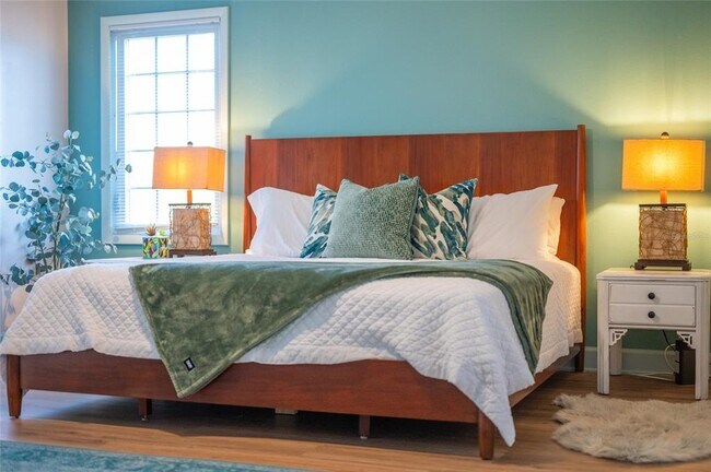 Building Photo - 5005 Canterbury Dr