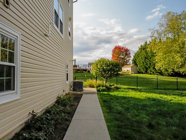 Walkway in front of apartment. - 365 Lynne Dr