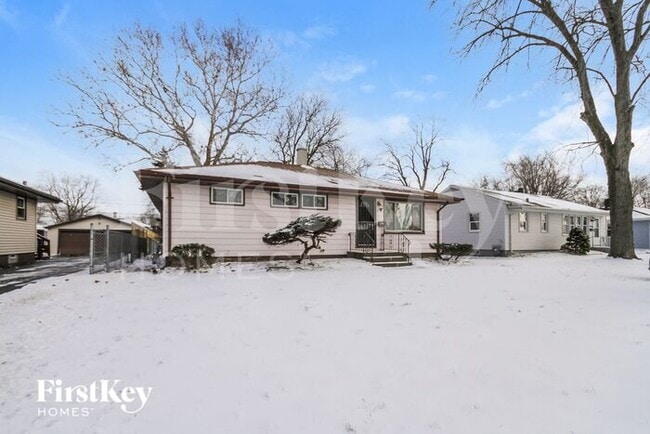Building Photo - 15439 Elm St