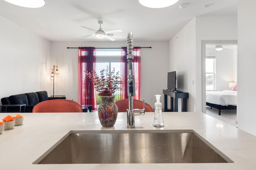 Building Photo - 1301 Leah Ave