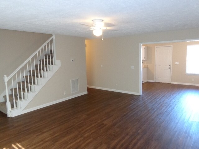 Building Photo - 2836 Islington Dr