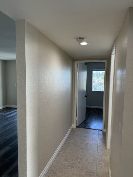 Building Photo - 465 S Ranch View Cir