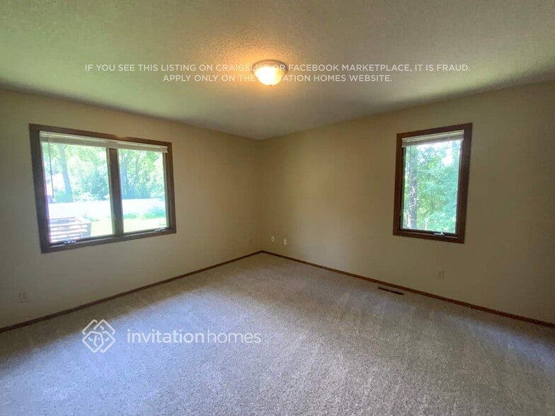 Building Photo - 8641 N Girard Ave