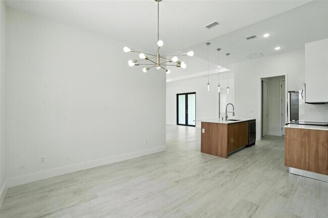 Building Photo - 8348 Walden St