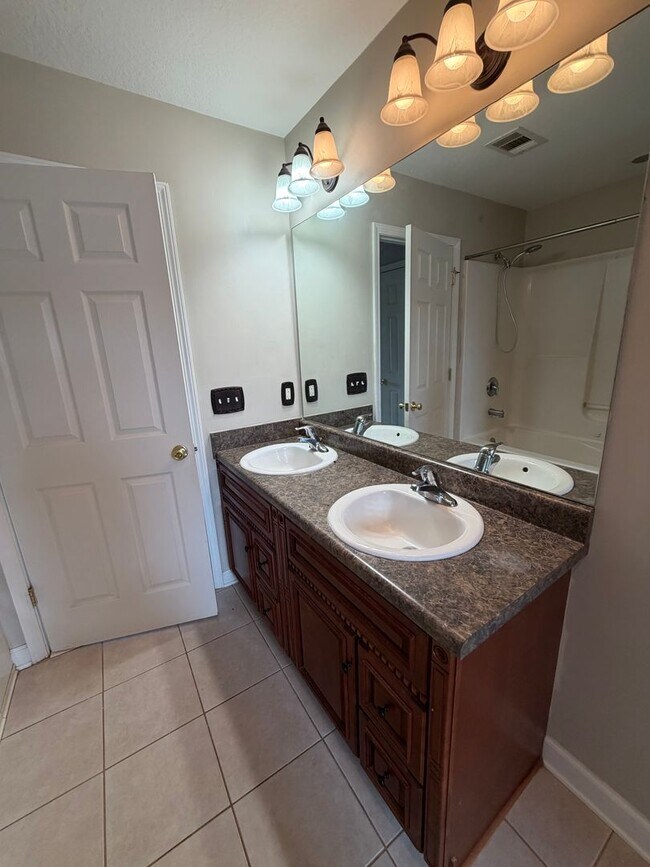 Building Photo - 410 Conley Dr