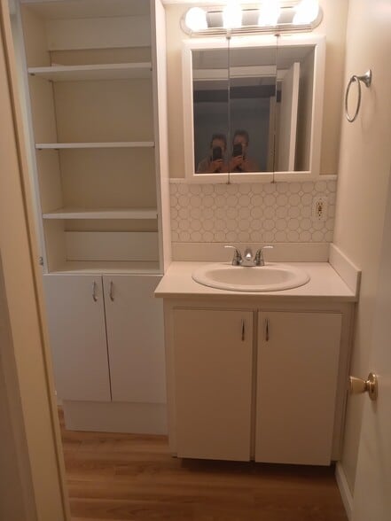 Bathroom - 41 N Quinsigamond Ave