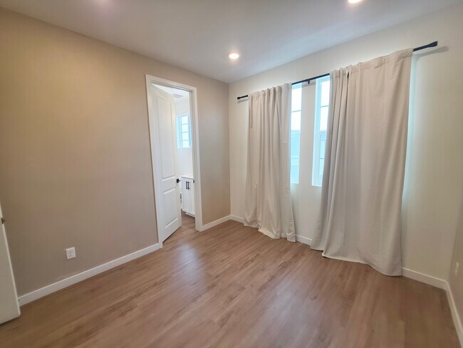 Building Photo - 27589 Sanctuary Ct