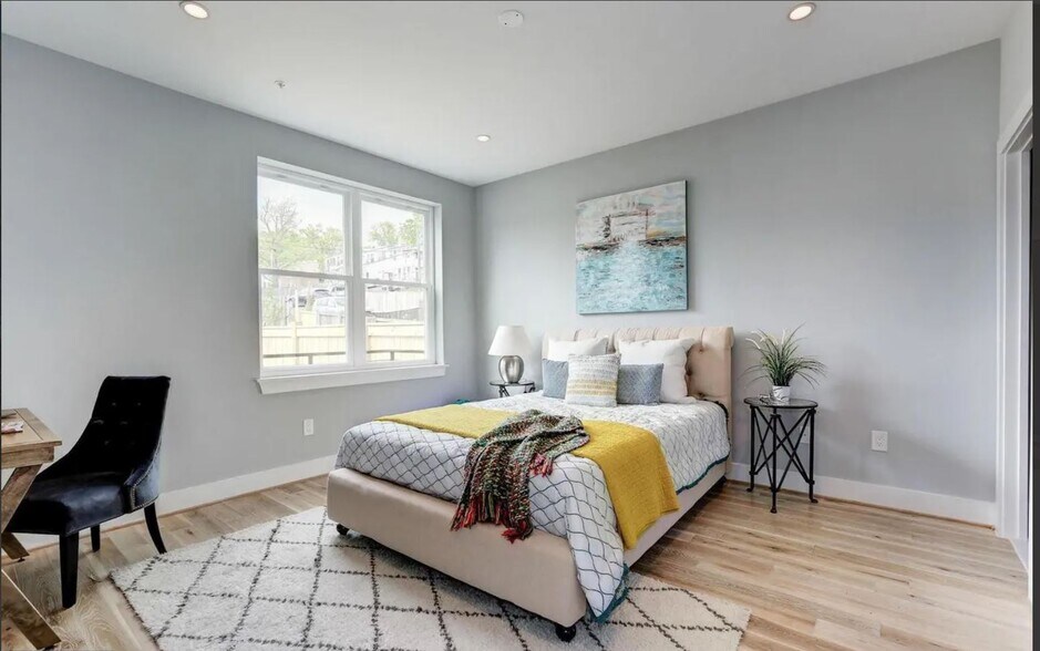 Building Photo - 307 Taylor St NW