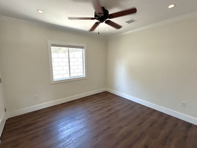 Building Photo - 247 W Woodland Oaks Dr