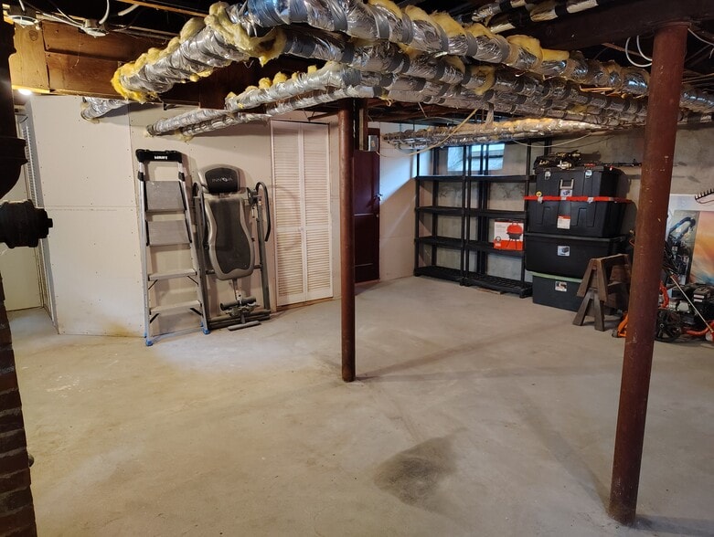 Building Photo - 45 Ardmore St